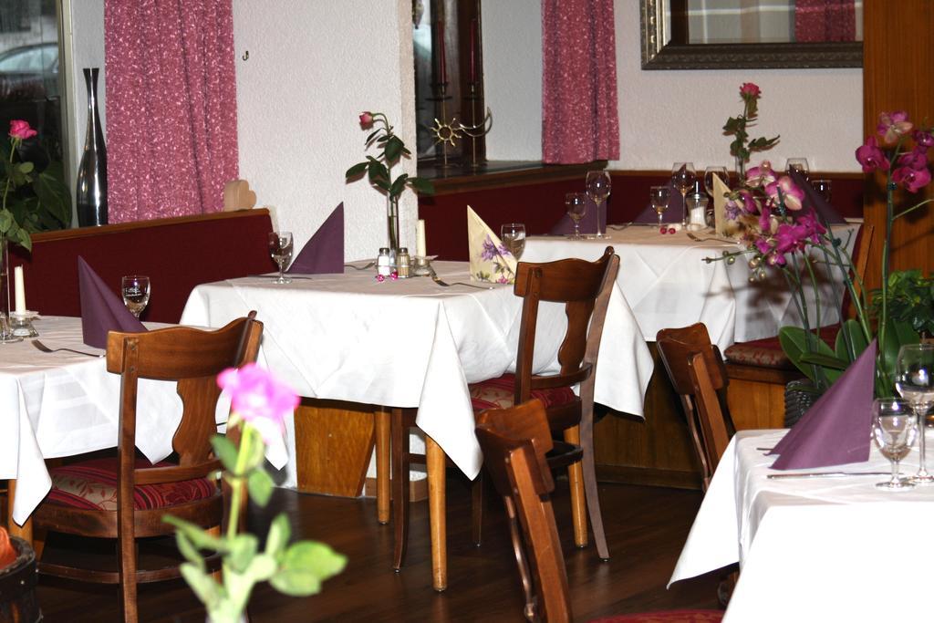 Hotel Restaurant Baeren Breisach Exterior photo