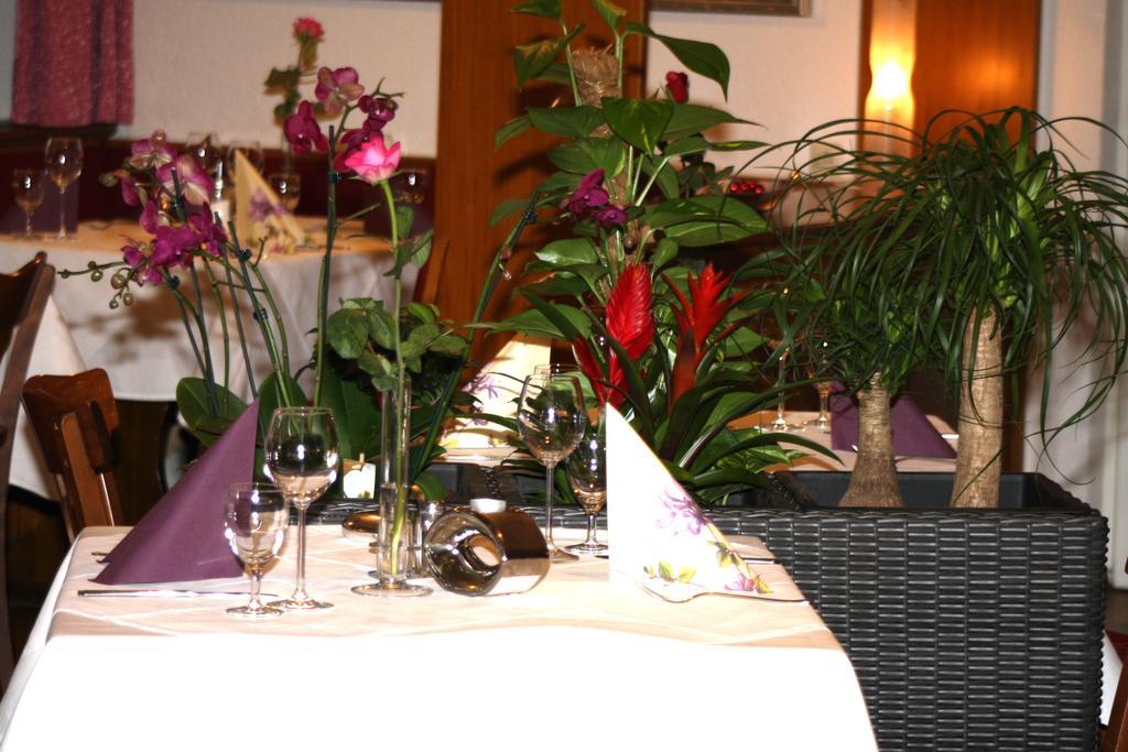 Hotel Restaurant Baeren Breisach Exterior photo
