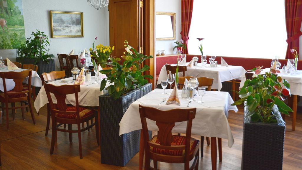 Hotel Restaurant Baeren Breisach Exterior photo