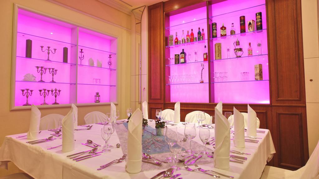 Hotel Restaurant Baeren Breisach Exterior photo